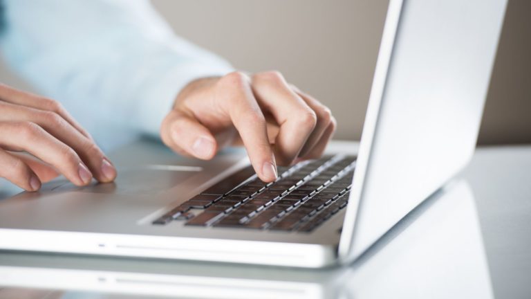 Docente per il corso di Grafica Editoriale con Adobe Illustrator ed InDesign, da remoto 19 Logistica 8